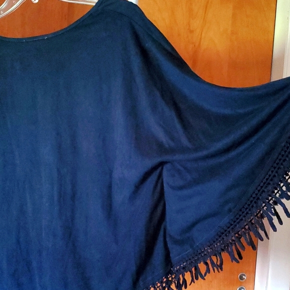 ⭐️ 3/$15 ⭐️ Boho poncho styled top - Picture 6 of 7